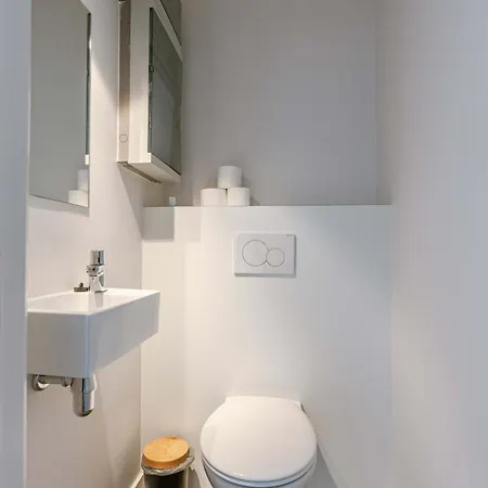 Huswell - Seaside Escape, Terrace & Partial Sea View For 4 코크시데