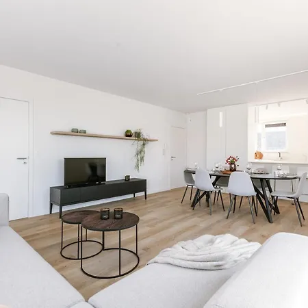 Huswell - Seaside Escape, Terrace & Partial Sea View For 4 Apartament