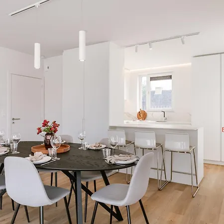 Huswell - Seaside Escape, Terrace & Partial Sea View For 4 *