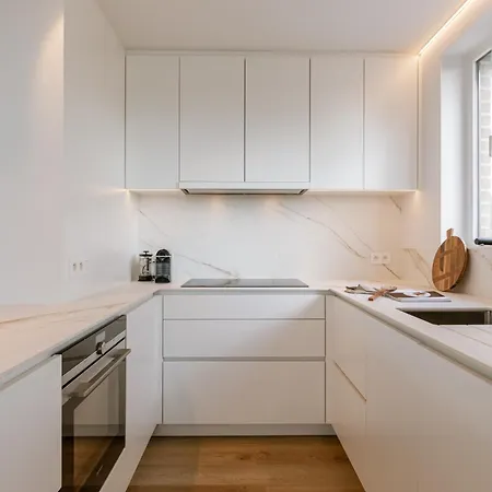 Huswell - Seaside Escape, Terrace & Partial Sea View For 4 아파트 코크시데