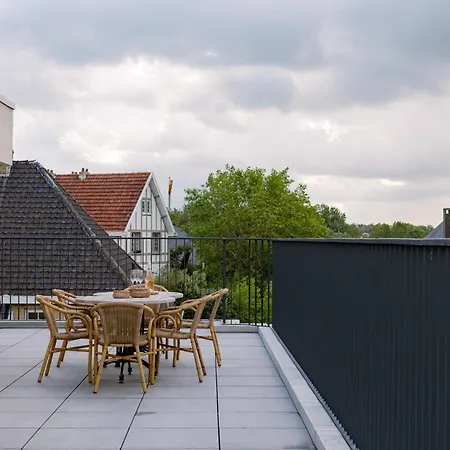 Huswell - Seaside Escape, Terrace & Partial Sea View For 4